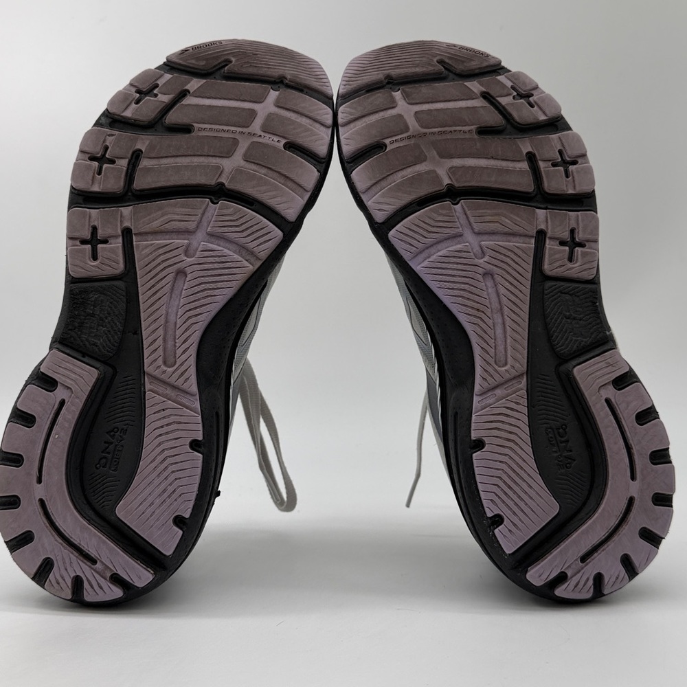Brooks Adrenaline GTS Men’s Running Shoes in Light Gray and Black - Picture 15 of 16